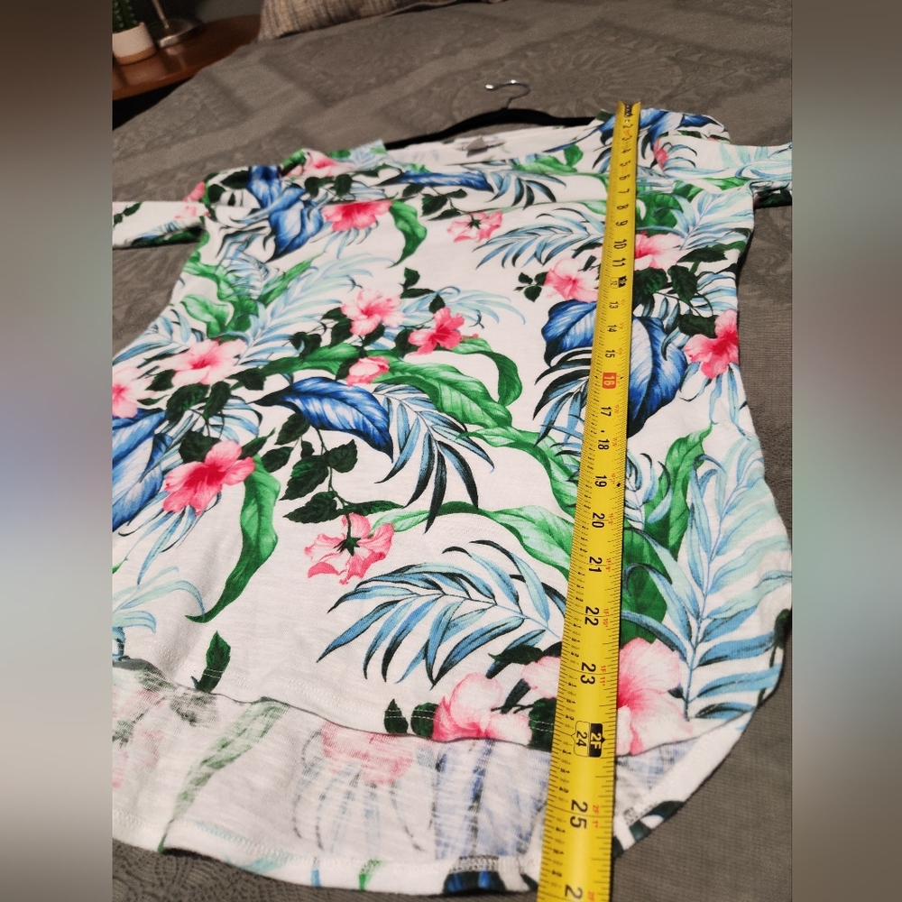 Tommy Bahama Floral Print Women's 3/4 Sleeve Top - Picture 7 of 10